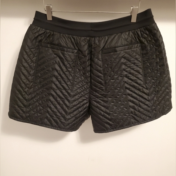 NWT Athleta "Apres Ski" Quilted mini short. Black. Size 14. Plus size. - Picture 4 of 13